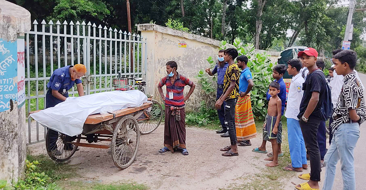 চলন্ত ট্রেনের নিচে ঝাঁপ দিয়ে প্রাণ হারালেন একজন