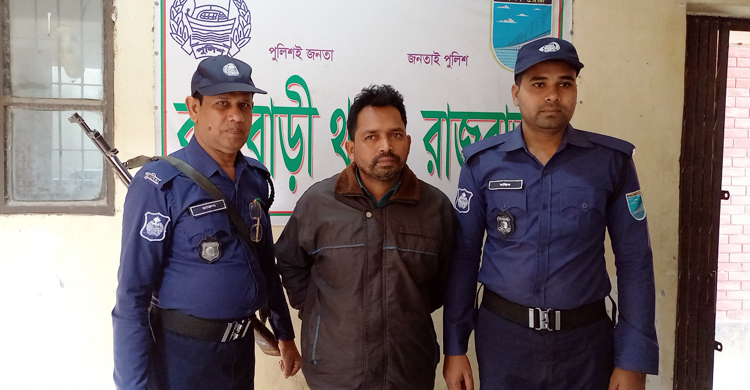 রাজবাড়ীতে পাসপোর্ট অফিসের দালাল গ্রেফতার