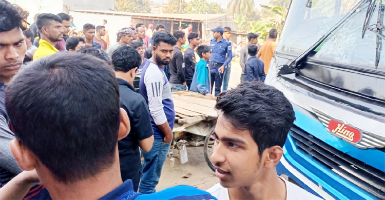 রাজশাহীতে বাসচাপায় শিক্ষকসহ নিহত ২