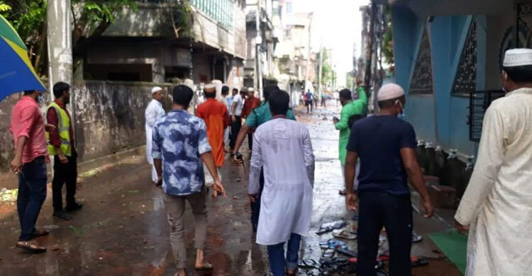 রাজশাহীতে মসজিদে ইমাম রাখা না রাখা নিয়ে সংঘর্ষ