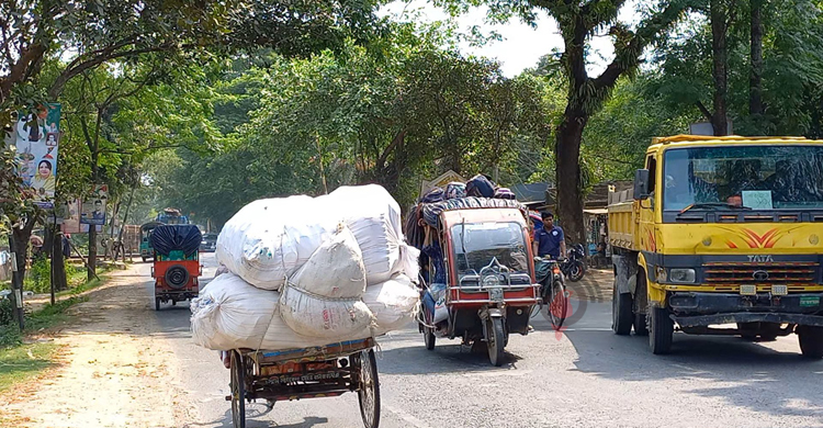 ঈদযাত্রায় রাজবাড়ী মহাসড়কে অবৈধ যানের দৌরাত্ম্য