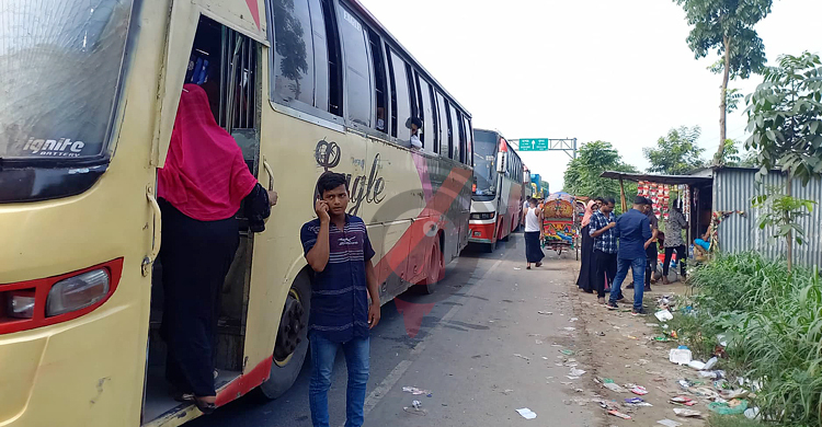 দৌলতদিয়ায় বেড়েছে পণ্যবাহী ট্রাকের চাপ
