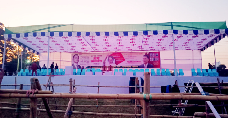 মঞ্চ প্রস্তুত, মাঠ ফাঁকা বাইরে নেতাকর্মীদের উপচেপড়া ভিড়