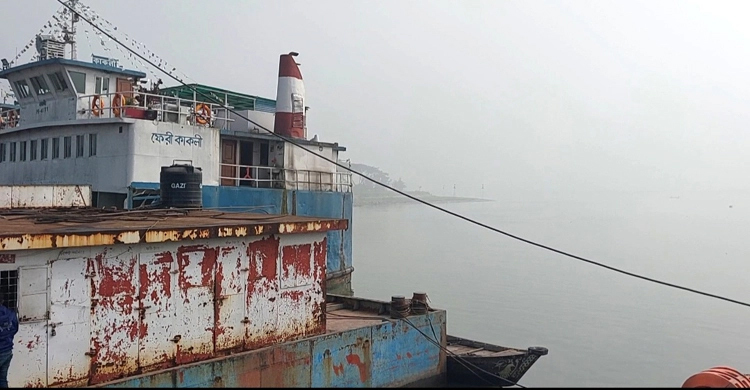সাড়ে ১০ ঘণ্টা পর দৌলতদিয়া-পাটুরিয়া ফেরি চলাচল স্বাভাবিক