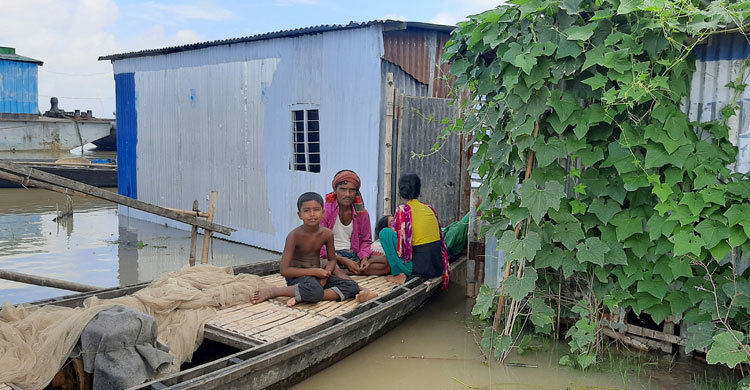 রাজবাড়ীতে বন্যা : খাদ্য ও বিশুদ্ধ পানির সঙ্কট