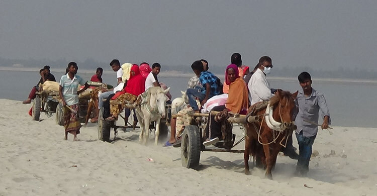 ভরসা কেবল ঘোড়ার গাড়ি