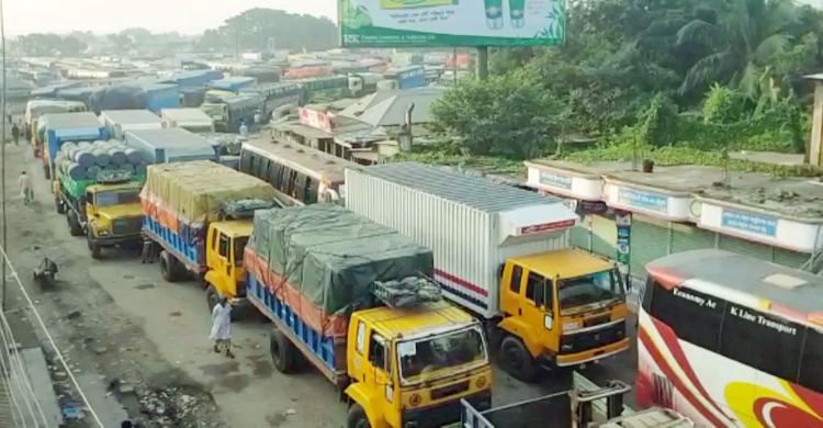 দৌলতদিয়া ঘাটে পারাপারের অপেক্ষায় শত শত যানবাহন