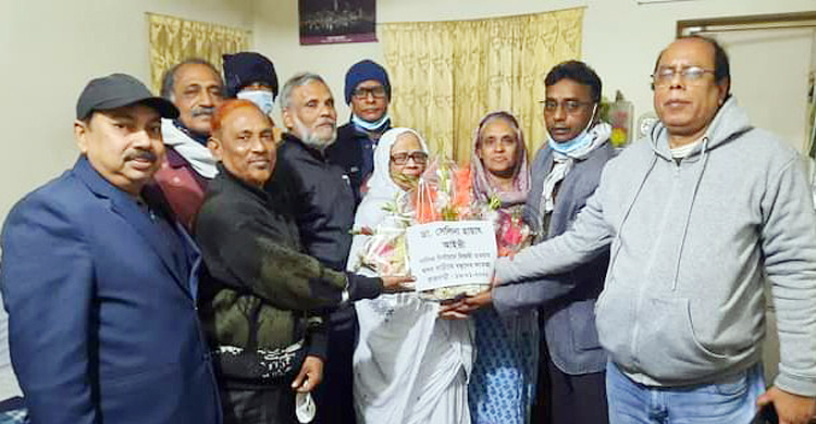 পুত্রবধূর সাফল্যে আইভীর শাশুড়িকে মিষ্টিমুখ