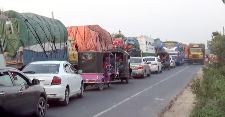 উরসফেরত যানের চাপে আজও দৌলতদিয়ায় দীর্ঘ লাইন