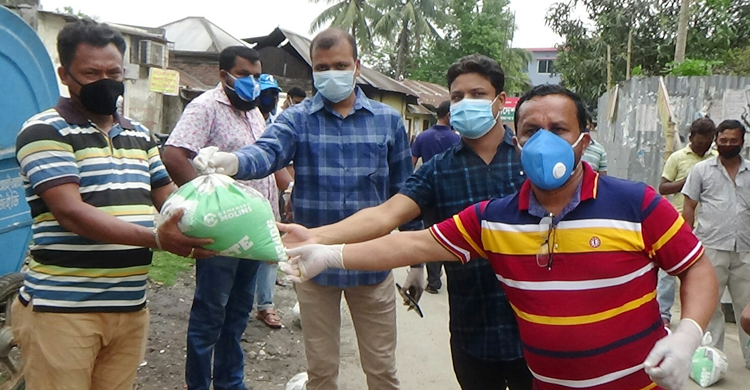 ৪ হাজার পরিবহন শ্রমিকের ২০০ জন পেলেন সহায়তা