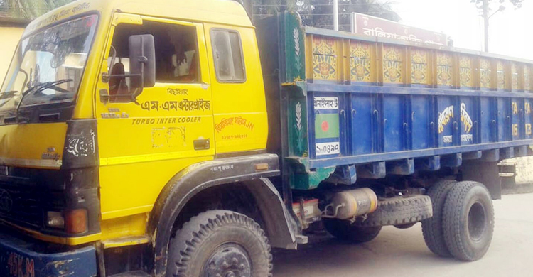 রাজবাড়ীতে ট্রাকের ধাক্কায় ভ্যানচালক নিহত