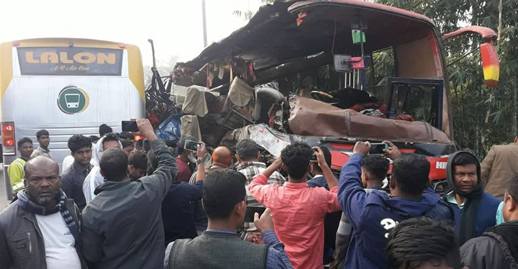 রাজবাড়ীতে দুই বাসের মুখোমুখি সংঘর্ষে নিহত ৫