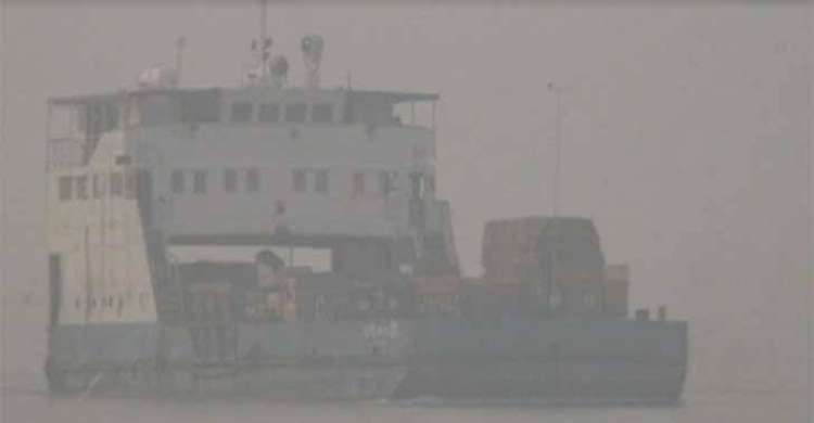 ঘন কুয়াশায় ফেরি চলাচল বন্ধ