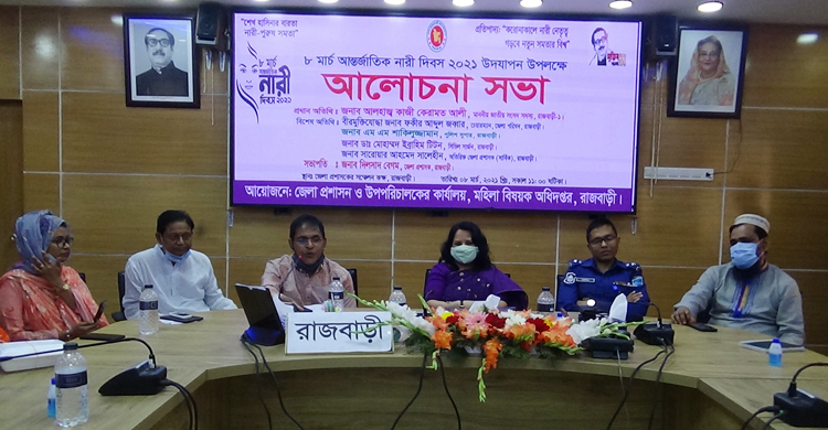 গান গেয়ে নারীদের সম্মান জানালেন এমপি কেরামত