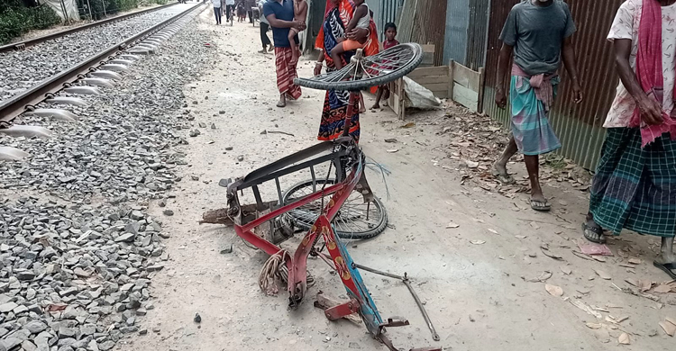 রাজবাড়ীতে ট্রেনে কাটা পড়ে ভ্যানচালকের মৃত্যু