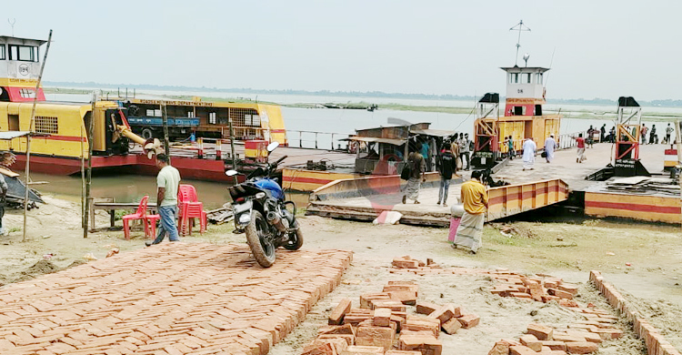 চারদিন পর জৌকুড়া-নাজিরগঞ্জ রুটে ফেরি চলাচল শুরু