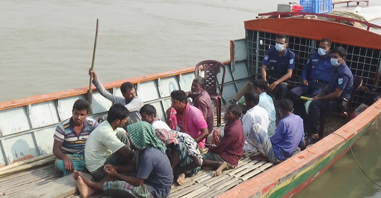পদ্মায় ইলিশ ধরার দায়ে ২৪ জেলেকে সাজা