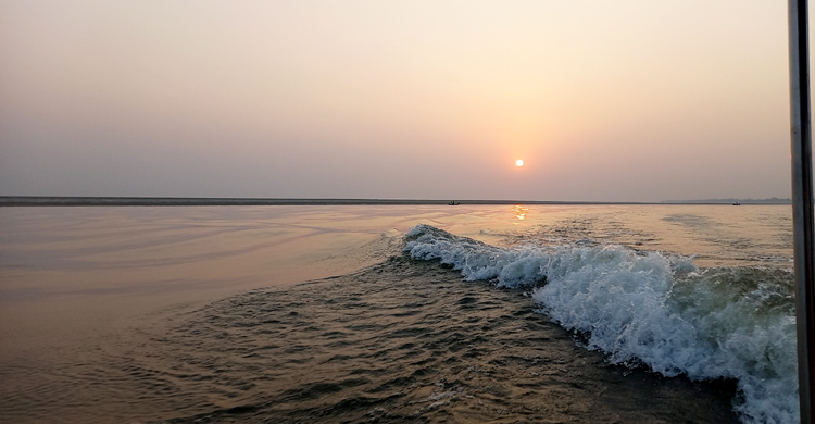 বাড়ছে পদ্মার পানি, স্রোত না থাকায় নাব্য হারাচ্ছে নদী