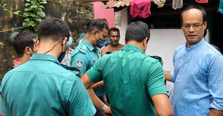 বাড়িতে মিললো গলায় ওড়না প্যাঁচানো অবসরপ্রাপ্ত শিক্ষিকার মরদেহ