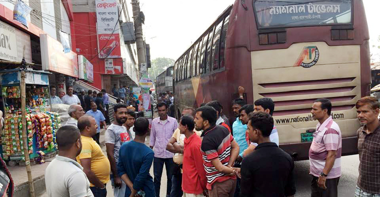 রাজশাহীতে বাস চলাচল বন্ধ, বিপাকে যাত্রীরা
