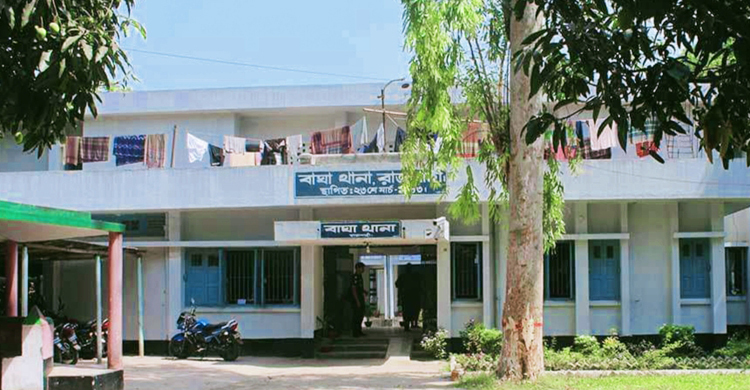 স্কুলমাঠে মদপানের সময় ইউপি সদস্য গ্রেফতার