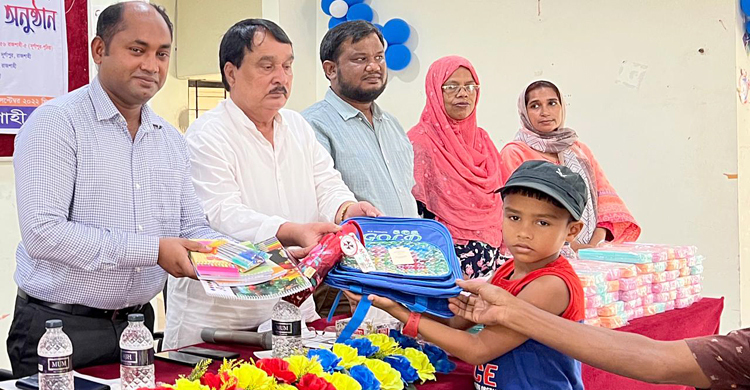 জাগো নিউজে সংবাদ প্রকাশের পর স্কুলব্যাগ পেলো জুনাইদ