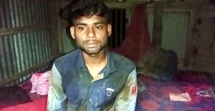 কুমিরের সঙ্গে হাড্ডাহাড্ডি লড়াই, যেভাবে বেঁচে যান রাজু