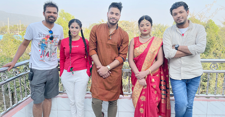 গান-মডেলিংয়ে ব্যস্ত সময় যাচ্ছে রাজুব ভৌমিকের