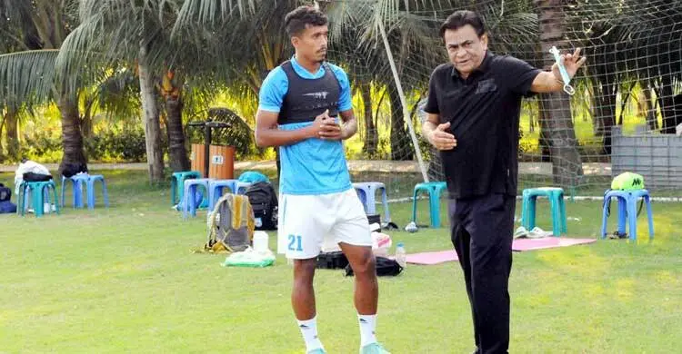 মিডফিল্ডার রাকিবের ভুল ধরিয়ে দিলেন কাজী সালাউদ্দিন