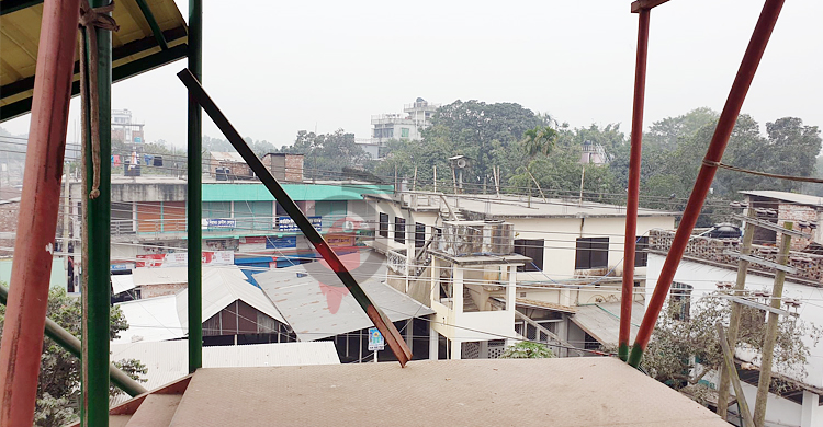 রেলিং না দিয়েই খুলে দেওয়া হলো ওভার ব্রিজ