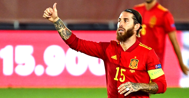 ডিফেন্ডার হয়েও গোলের রেকর্ড রামোসের