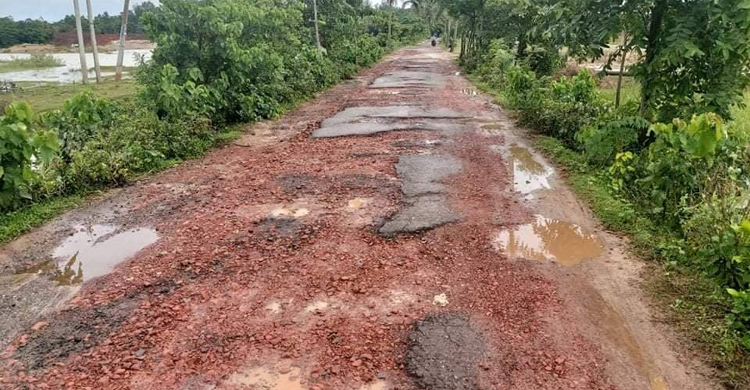 বৃষ্টি হলেই যোগাযোগ বিচ্ছিন্ন হয়ে পড়েন ২০ গ্রামের মানুষ