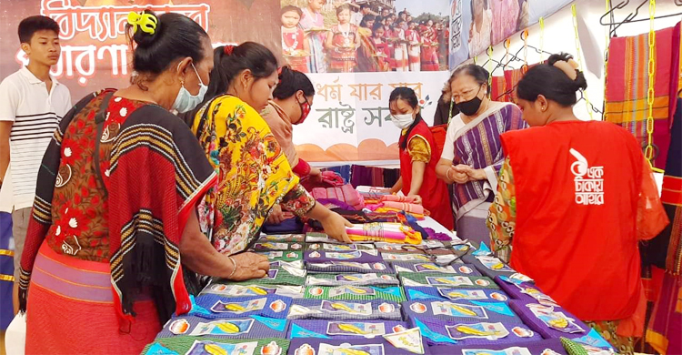 পাহাড়ে বিদ্যানন্দের এক টাকার বাজার