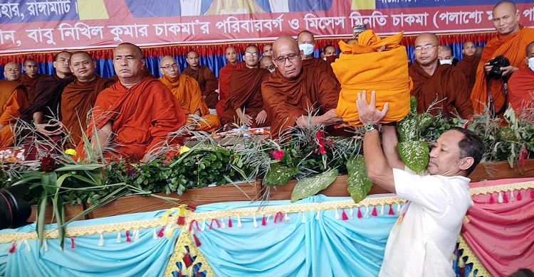 রাজবন বিহারে হয়ে গেলো কঠিন চীবর দান