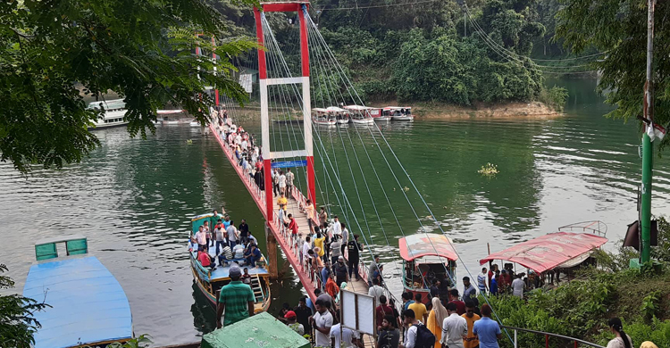 চিরচেনা রূপে হ্রদ-পাহাড়ের শহর রাঙ্গামাটি