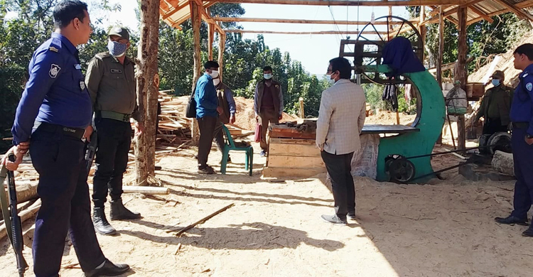 করাতকলে বনের কাঠ, তিন প্রতিষ্ঠান সিলগালা