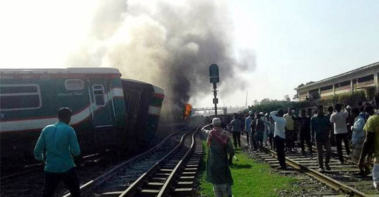 এবার সিগন্যালের ভুলে রংপুর এক্সপ্রেসে আগুন