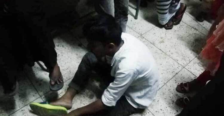 মায়ের চিকিৎসা করাতে গিয়ে মারধরের শিকার ২ শিক্ষার্থী