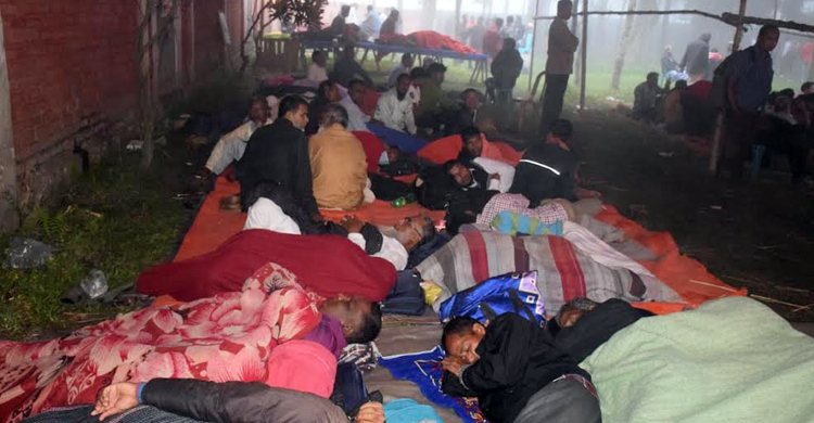 গুদাম ঘরে রাতযাপন বিএনপি নেতাকর্মীদের, সবজি-খিচুড়ি রান্না