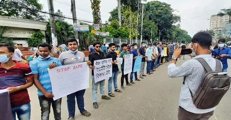 ধর্ষকদের প্রকাশ্যে ফাঁসির দাবি