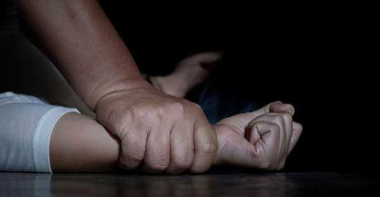 কিশোরীকে ধর্ষণচেষ্টার অভিযোগে মেম্বারকে উত্তম-মধ্যম