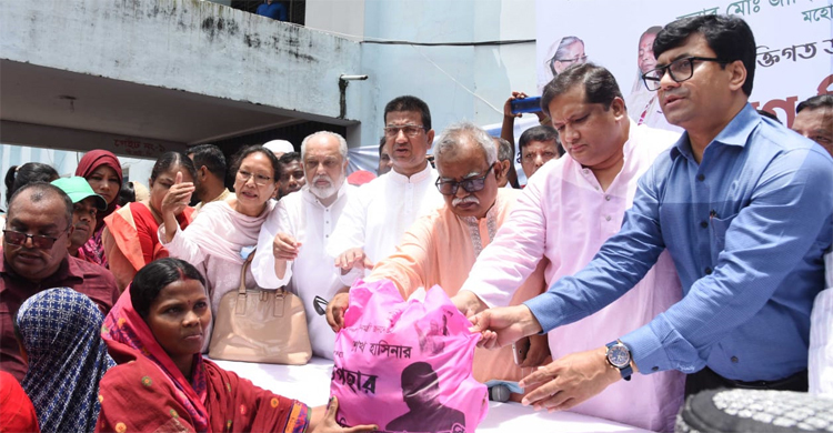 সিলেটে বন্যার্তদের পাশে ক্রীড়া প্রতিমন্ত্রী