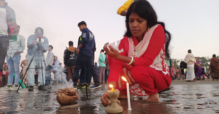 কুয়াকাটায় রাসমেলা শুরু, মঞ্চ মাতাবেন বিন্দু কনা