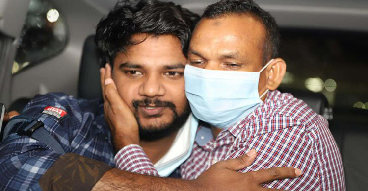 ছেলেকে ফিরে পেয়ে খুশি রায়হানের বাবা