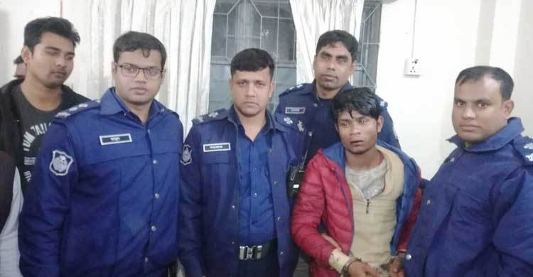 শিশুপুত্রকে গলা কেটে হত্যাচেষ্টা, বাবা আটক