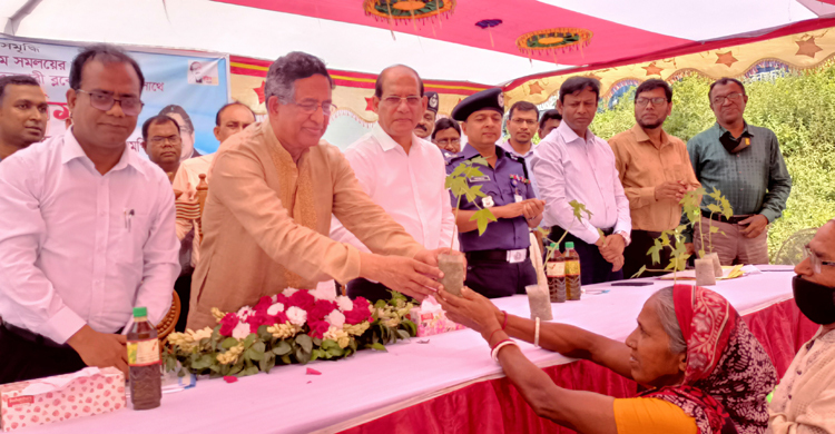 ‘না খেয়ে মানুষ মরেছে প্রমাণ দিতে পারলে মন্ত্রিত্ব ছেড়ে দেবো’