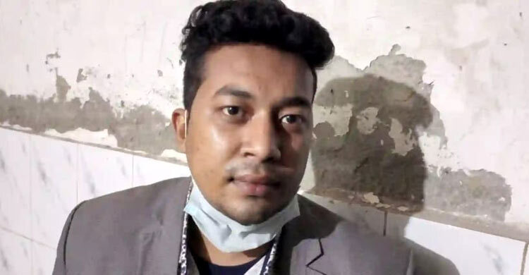 ঢাবির হল থেকে অস্ত্রসহ ছাত্রলীগ নেতা আটক