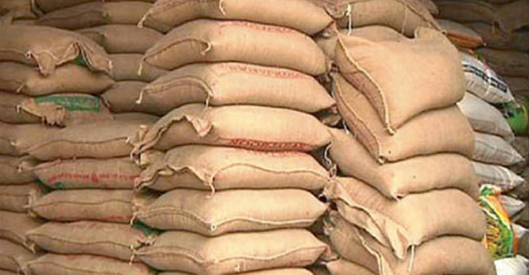 দিনাজপুর থেকে ঝালকাঠি নেওয়ার পথে ৪০০ বস্তা চাল ‘ছিনতাই’