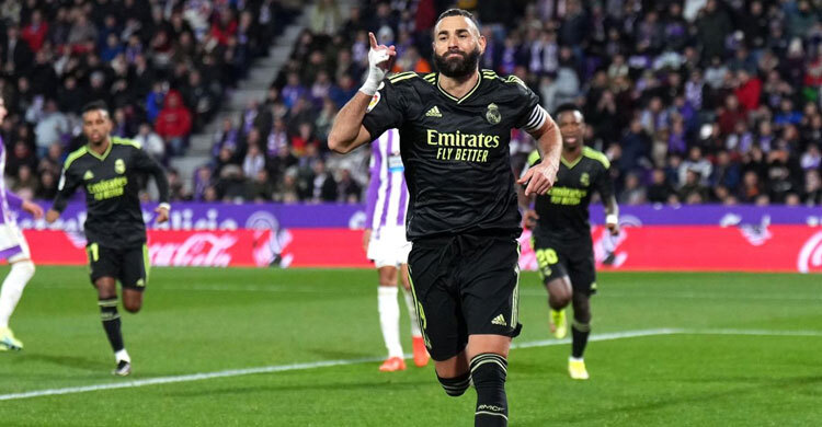 মাঠে ফিরেই জোড়া গোলে রিয়ালকে জেতালেন বেনজেমা