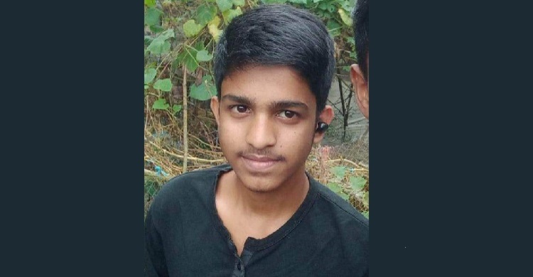 পটুয়াখালীতে ধানের ট্রাক উল্টে প্রাণ গেলো শিক্ষার্থীর